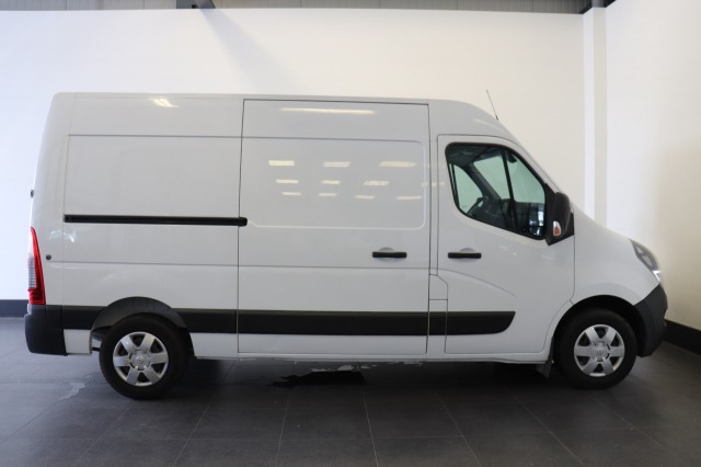 Opel Movano 2.3 Turbo 150PK L2H2 - EURO 6 - Airco - Navi - Cruise - Camera - € 17.950,- Excl.