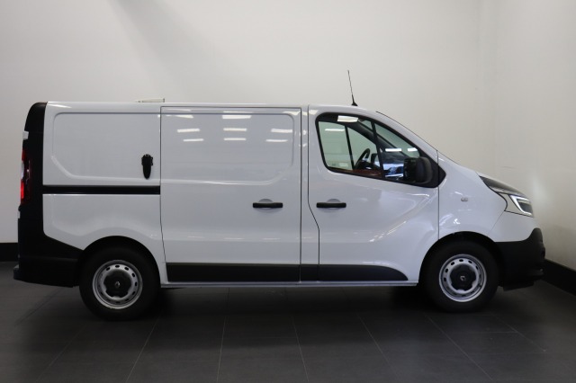 Renault Trafic 1.6 dCi EURO 6 - Airco - Cruise - PDC - Trekhaak - € 11.950,- Excl.