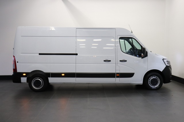 Renault Master 2.3 dCi 135PK L3H2 EURO 6 - Airco - Cruise - PDC - € 19.950,- Excl.