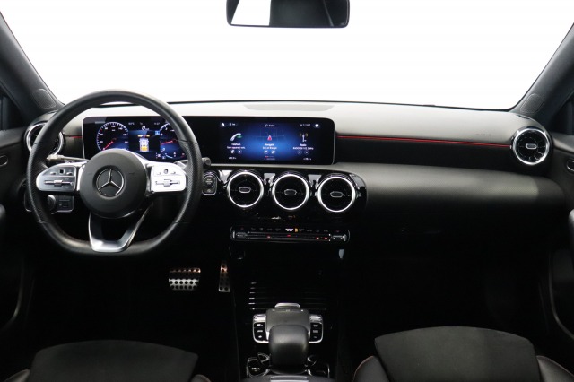 Mercedes-Benz A-Klasse 180 Business Solution AMG Night Upgrade | CAMERA | NAVI | CRUISE | €20.950,- Incl. BTW