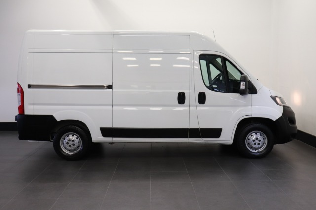 Peugeot Boxer 2.2 BlueHDi 120PK L2H2 2x Schuifdeur - Airco - Navi - Cruise - € 14.950,- Excl.