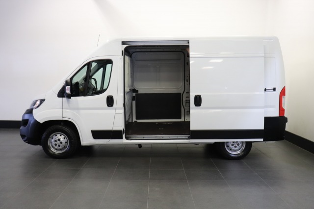 Peugeot Boxer 2.2 BlueHDi 120PK L2H2 2x Schuifdeur - Airco - Navi - Cruise - € 14.950,- Excl.