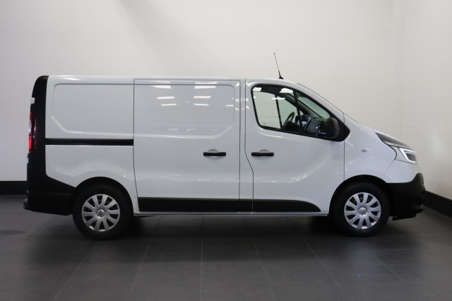 Renault Trafic 1.6 dCi EURO 6 - Airco - Trekhaak - PDC - € 13.900,- Excl.