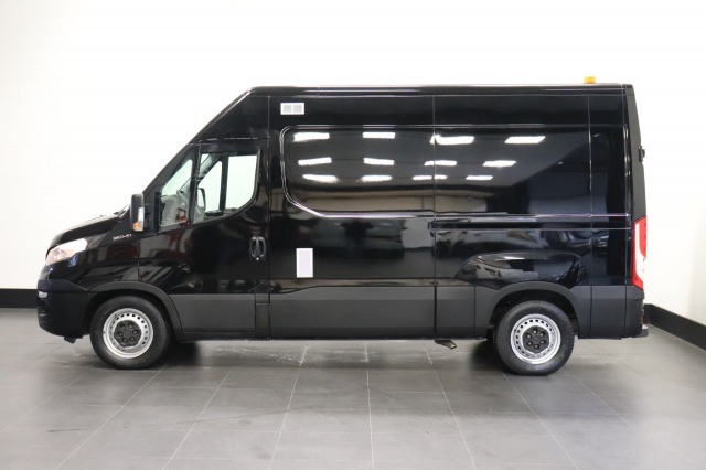 Iveco Daily 35S16V 2.3 156PK L2H2 EURO 6 - Airco - Cruise - Camera - € 17.950,- Excl.