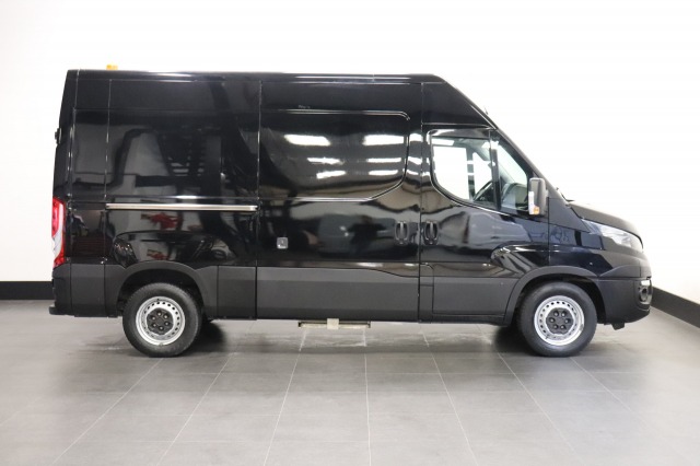 Iveco Daily 35S16V 2.3 156PK L2H2 EURO 6 - Airco - Cruise - Camera - € 17.950,- Excl.