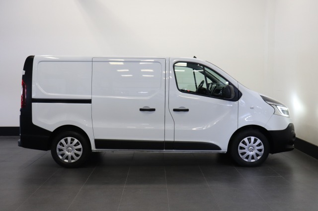 Renault Trafic 2.0 dCi 120PK - EURO 6 - Airco - Navi - Cruise - € 14.900,- Excl.