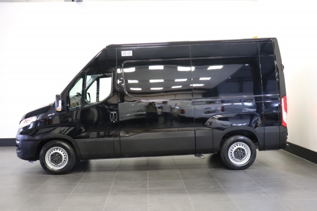 Iveco Daily 35S16V 2.3 156PK L2H2 - EURO 6 - 3500KG Trekgewicht! - Airco - Cruise - Camera - € 15.950,- Excl.