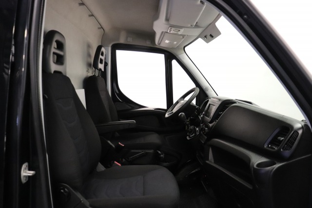 Iveco Daily 35S16V 2.3 156PK L2H2 - EURO 6 - 3500KG Trekgewicht! - Airco - Cruise - Camera - € 15.950,- Excl.