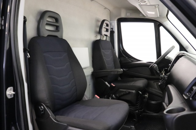 Iveco Daily 35S16V 2.3 156PK L2H2 - EURO 6 - 3500KG Trekgewicht! - Airco - Cruise - Camera - € 15.950,- Excl.