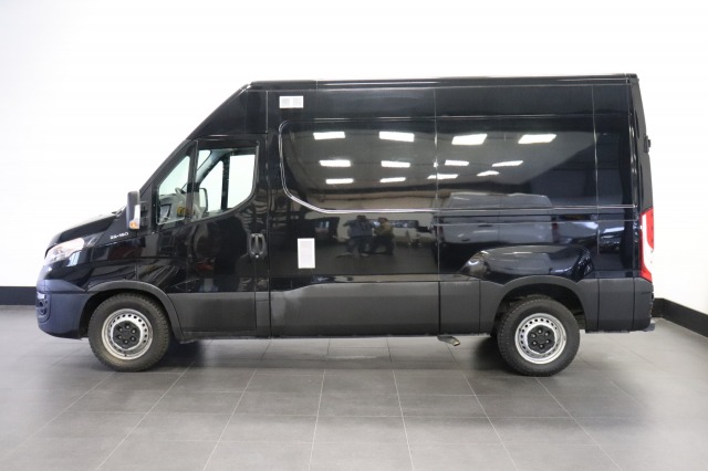 Iveco Daily 35S16V 2.3 156PK L2H2 EURO 6 - Airco - Cruise - Camera - € 17.900,- Excl.