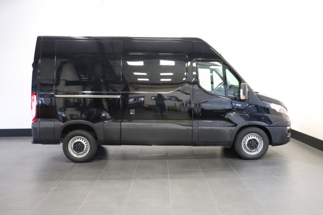 Iveco Daily 35S16V 2.3 156PK L2H2 EURO 6 - Airco - Cruise - Camera - € 17.900,- Excl.