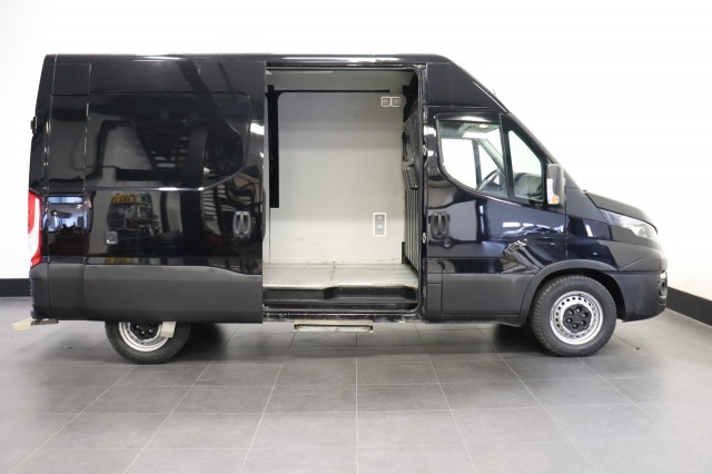 Iveco Daily 35S16V 2.3 156PK L2H2 EURO 6 - Airco - Cruise - Camera - € 17.900,- Excl.