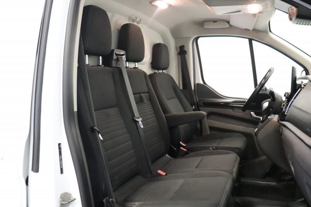 Ford Transit Custom 2.0 TDCI 170PK Automaat L2H2 EURO 6 - Airco - Navi - Cruise - € 16.900,- Excl.