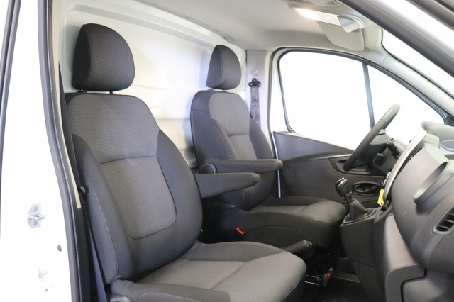 Renault Trafic 2.0 dCi 145PK EURO 6 - AC/climate - Navi - Cruise - € 14.499,- Excl.