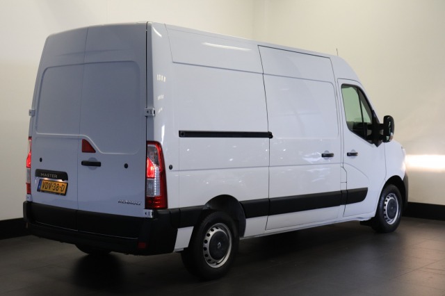 Renault Master 2.3 dCI 150PK L2H2 Automaat EURO 6 - Airco - Navi - Camera - € 15.950,- Excl.