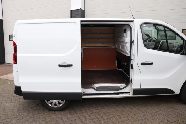 Nissan NV300 1.6 dCi 121PK EURO 6 - Airco - Navi - Cruise - € 11.499,- Excl.