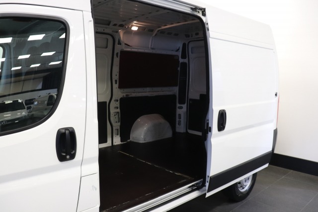 Peugeot Boxer 2.2 BlueHDi 120PK 2x Schuifdeur L2H2 - EURO 6 - Airco - Navi - Cruise - € 11.950,- Excl.