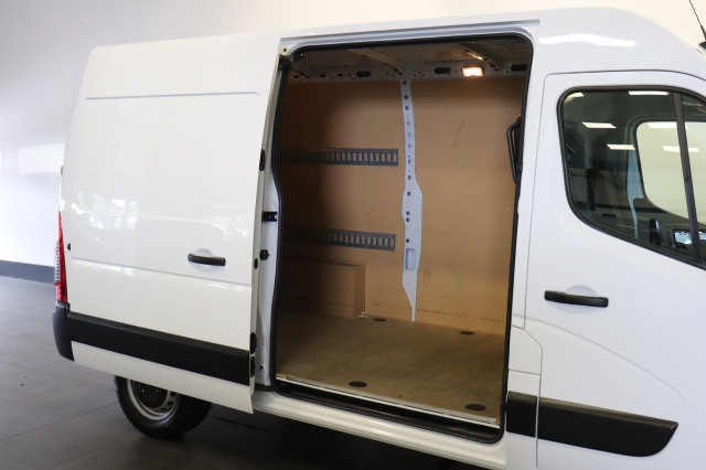 Renault Master T33 2.3 dCi 135PK L2H2 - EURO 6 - Airco - Cruise - PDC - € 15.950,- Excl.