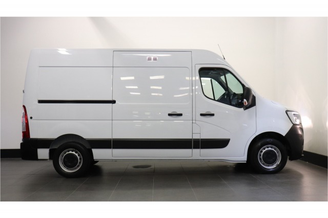 Renault Master 2.3 dCi 135PK L2H2 EURO 6 - Airco - Cruise - PDC - € 18.950,- Ex.