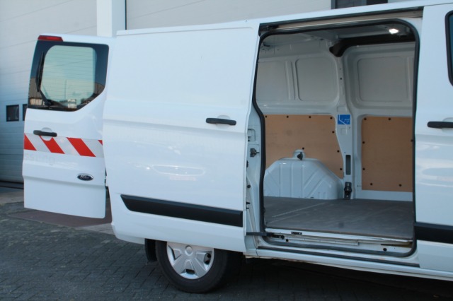 Ford Transit Custom 2.0 TDCI 130PK EURO 6 - Airco - Cruise - Trekhaak - € 15.950,- Excl.